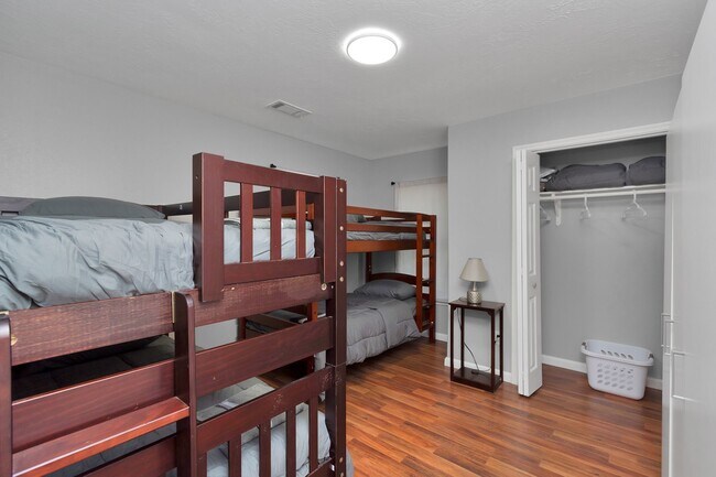 Building Photo - 5822 Santa Bernadetta