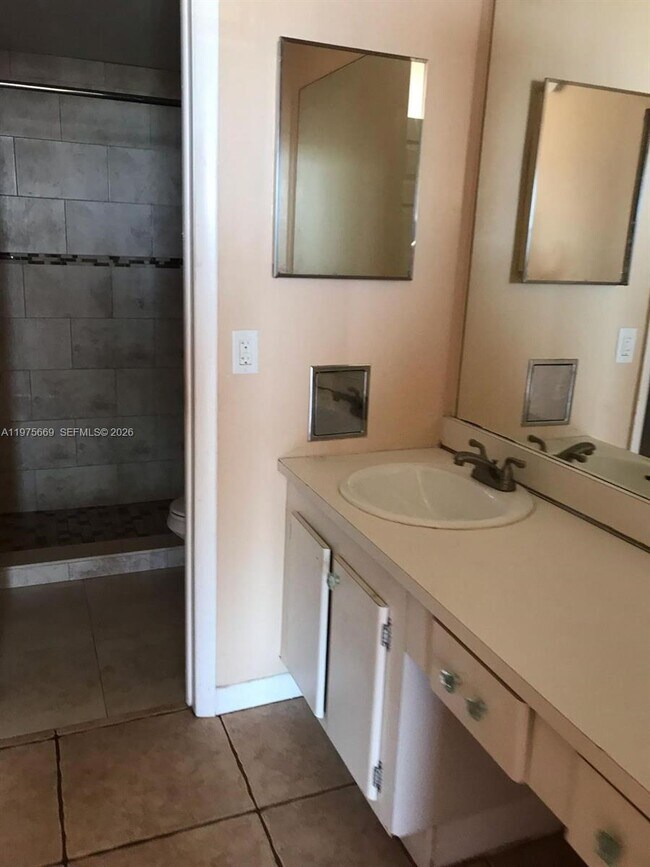 Building Photo - 16751 NE 9th Ave