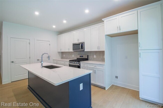Building Photo - 49530 Coldwater Rdg Dr
