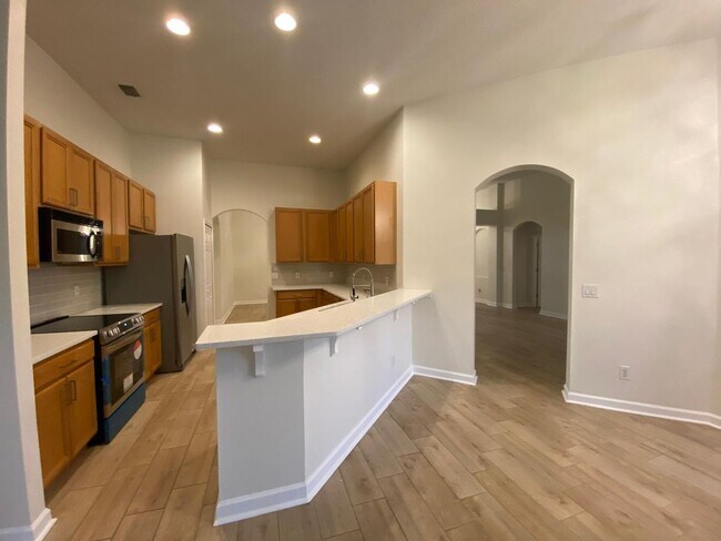 Building Photo - Your Dream Home Awaits! 5 bedroom 3 bath Single Family HOME!!