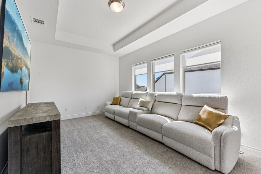 Building Photo - 253 Rosetta Lp