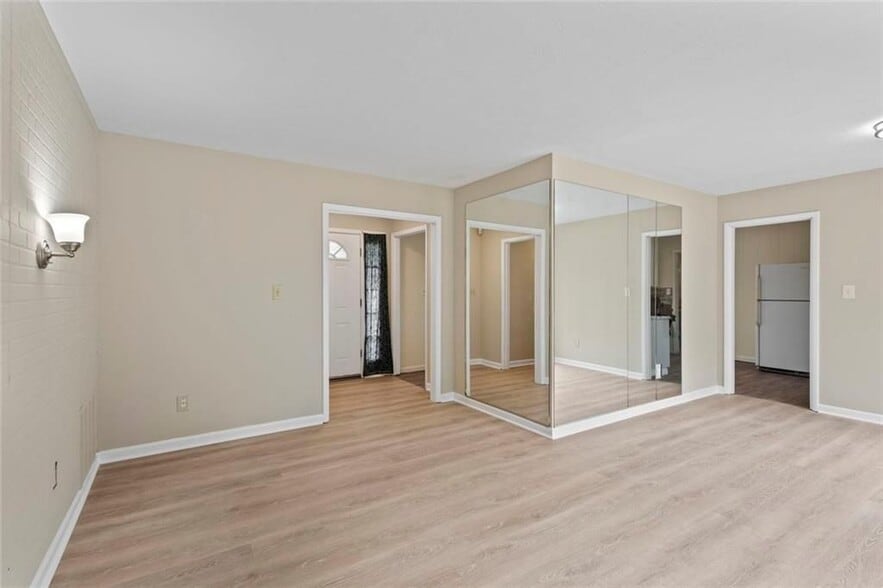 Building Photo - 1201 Shoreham Dr