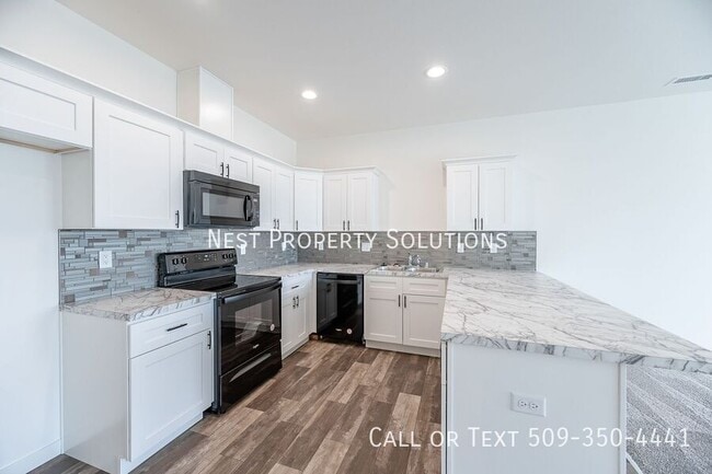 Building Photo - 164 E Montmorency-A