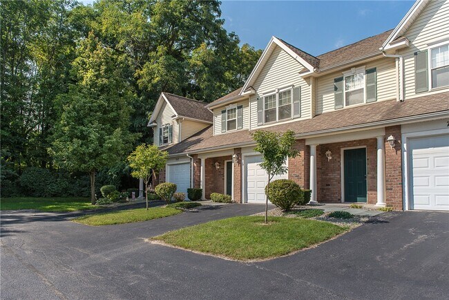 Building Photo - 749 Royal Sunset Dr