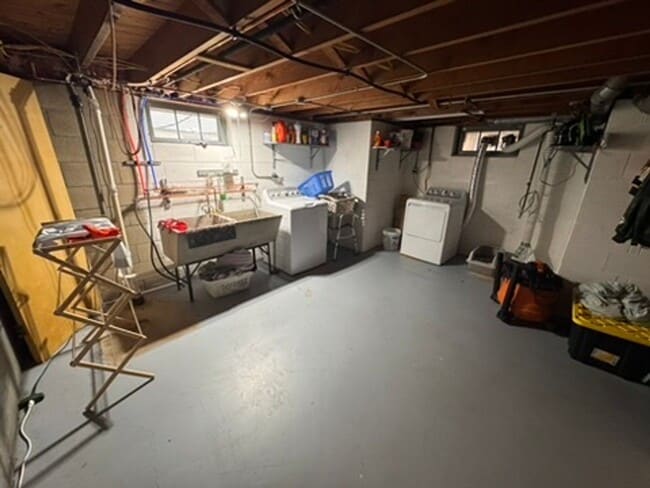 Building Photo - AVAILABLE SEPTEMBER 1: Updated 4-bedroom single family home on a quiet block- with 2 kitchens, 2 ...