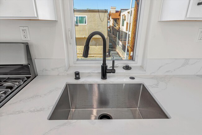 Building Photo - 4050 Cherokee Ave