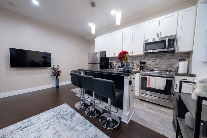 Building Photo - 245 W 113th St