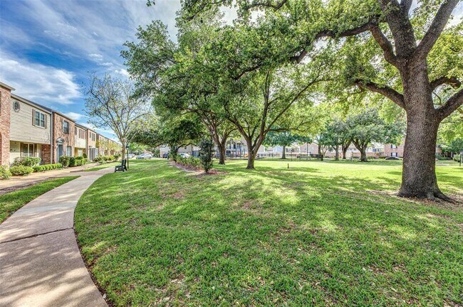 Building Photo - 6307 Del Monte Dr