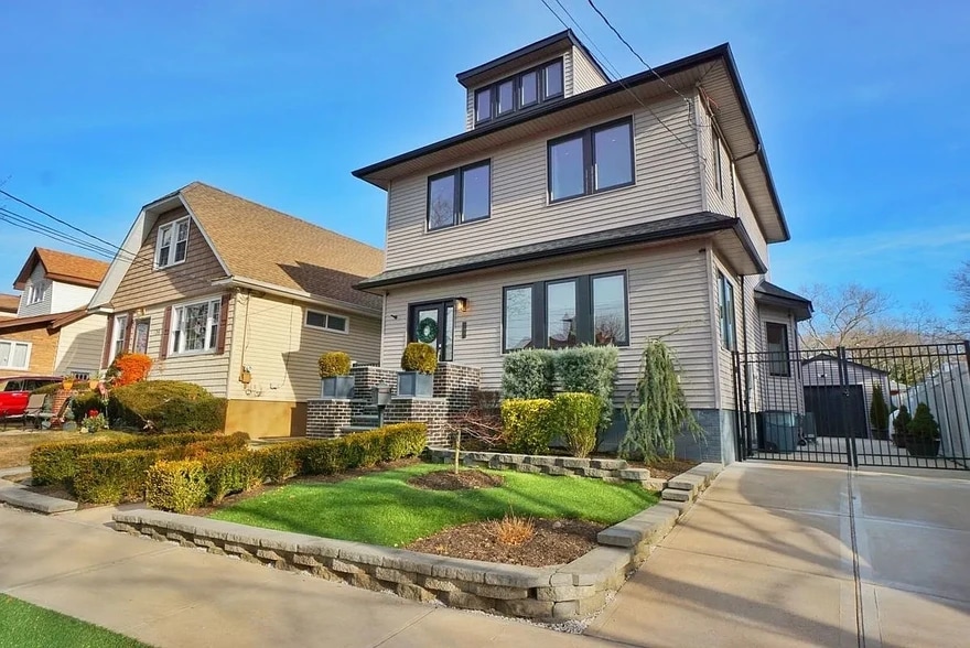 Building Photo - 137 Bryant Ave