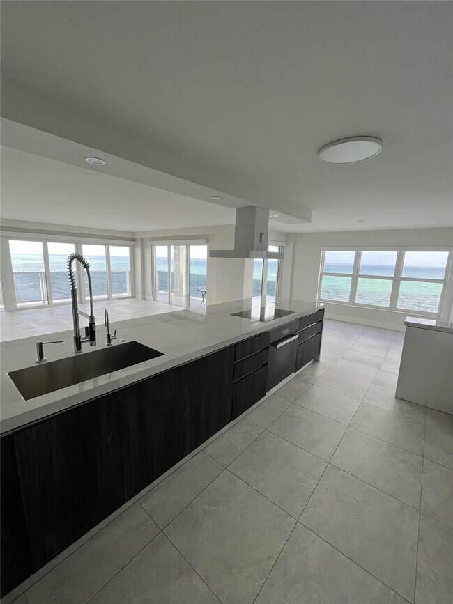 Building Photo - 3500 Galt Ocean Dr