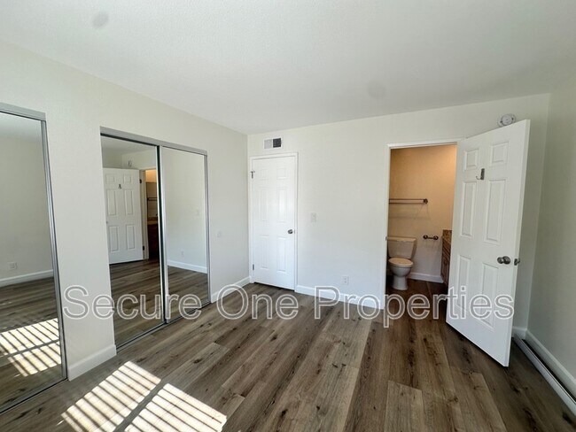 Building Photo - 2869 Instone Ct