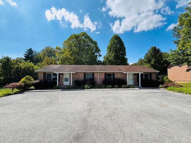 Building Photo - 1514-1516 Sandy Circle