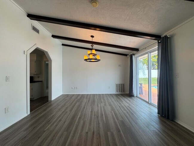 Building Photo - 3/2 Pool Home in Deltona Lakes