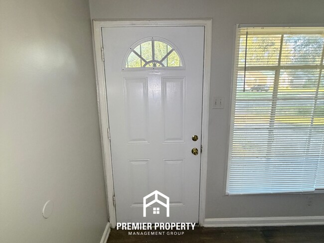 Building Photo - 1493 Rebecca St