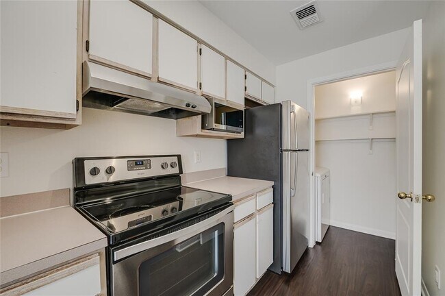 Building Photo - 6000-20 Shepherd Mountain Cove