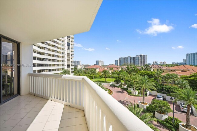 Building Photo - 1000 W Island Blvd