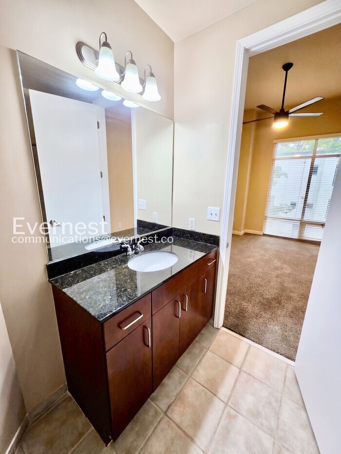 Building Photo - 711 Cosmopolitan Dr NE