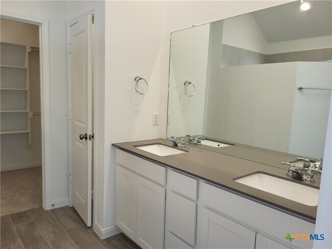 Building Photo - 1233 Fox Wing Wy