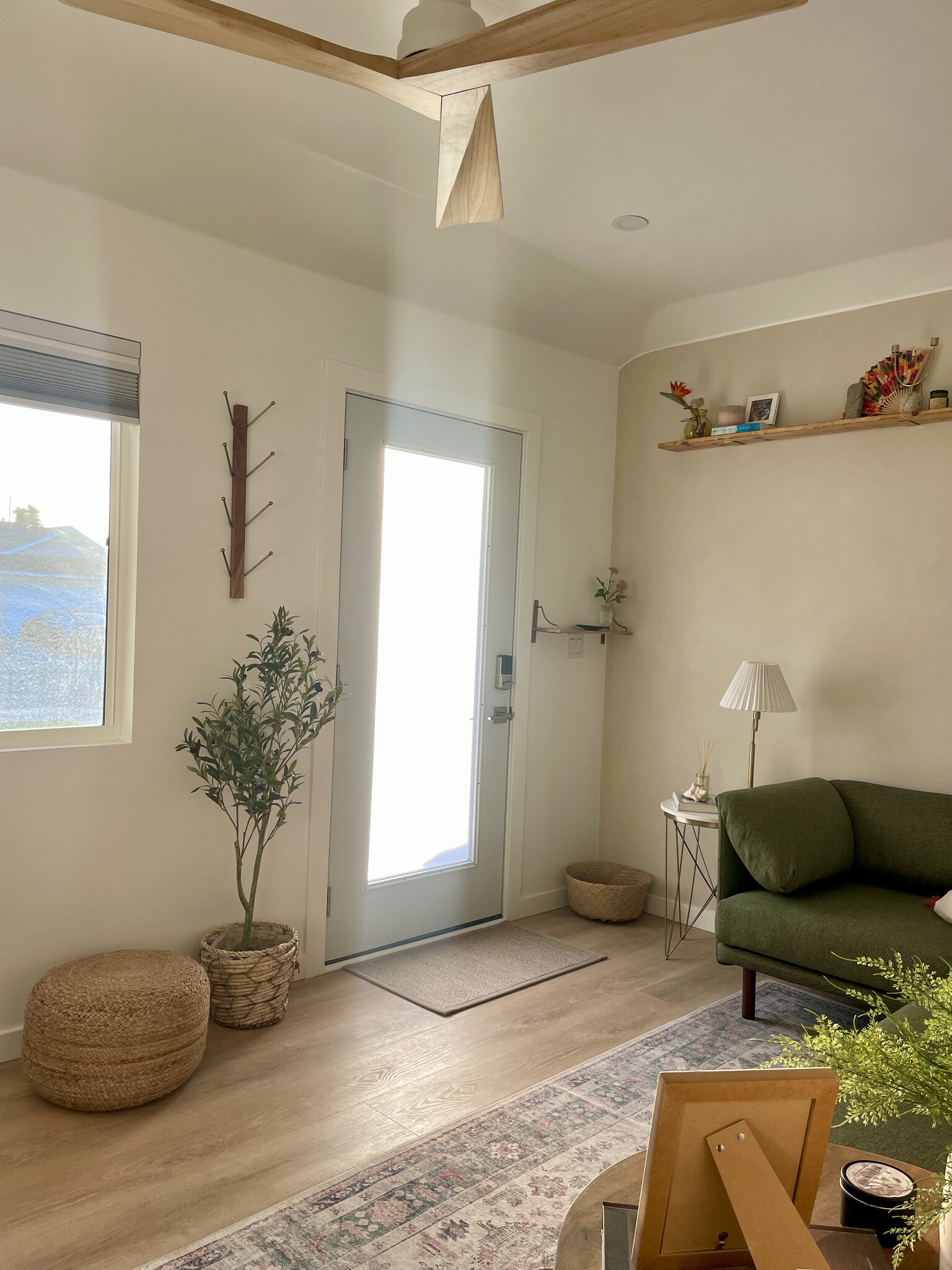 Natural light everywhere - 4661 Berwick Dr