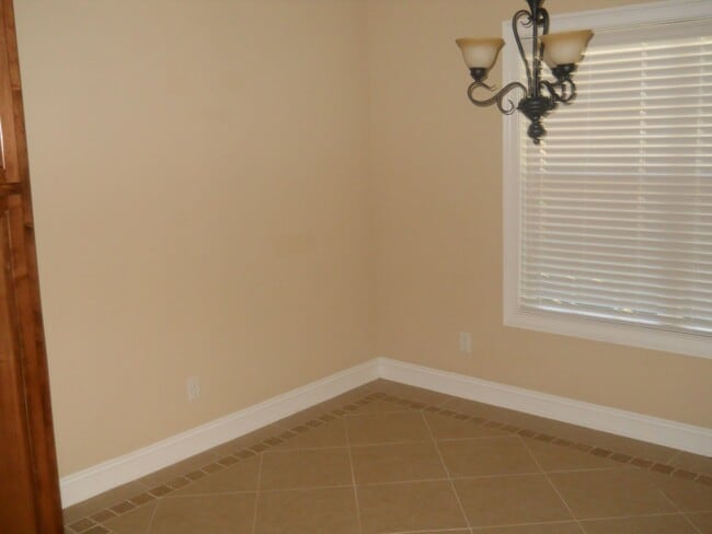 Building Photo - Great home in the city in the Vineyards S/D!