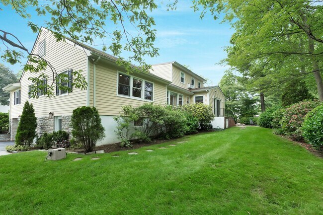 Building Photo - 32 Aspen Rd