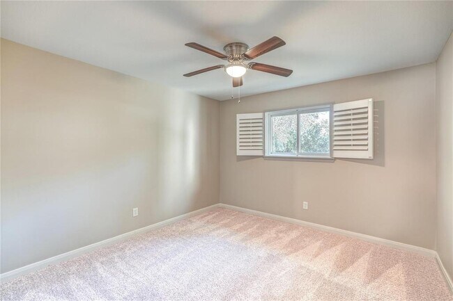 Building Photo - 25507 Glen Loch Dr