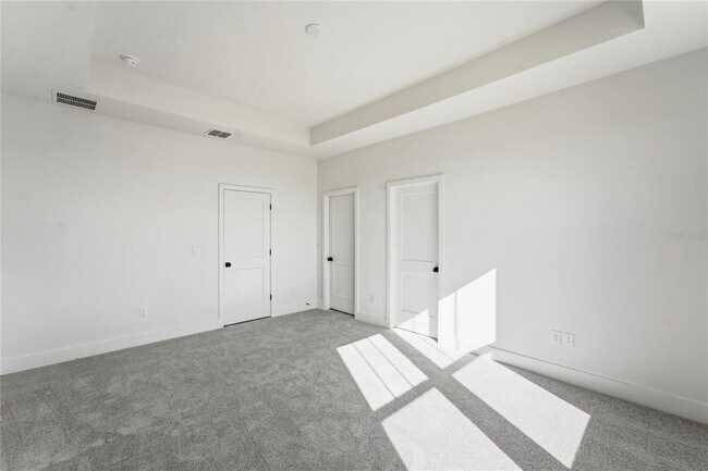 Building Photo - 15058 Grv Lk Dr