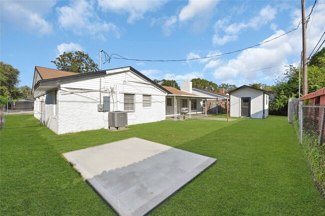 Building Photo - 8603 Freewood St