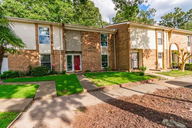 Building Photo - Virginia Beach Townhome