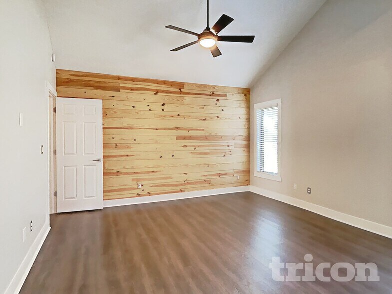 Building Photo - 511 Lisa Carol Dr