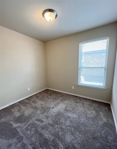 Building Photo - 473 Spring Dr