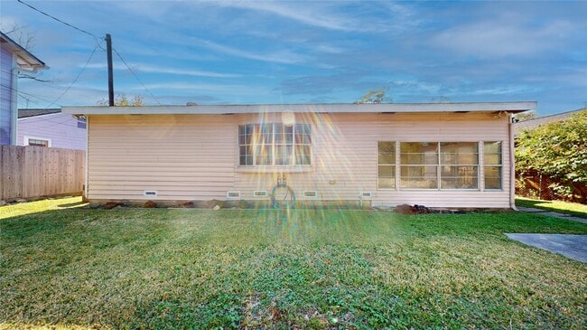 Building Photo - 317 Moody St