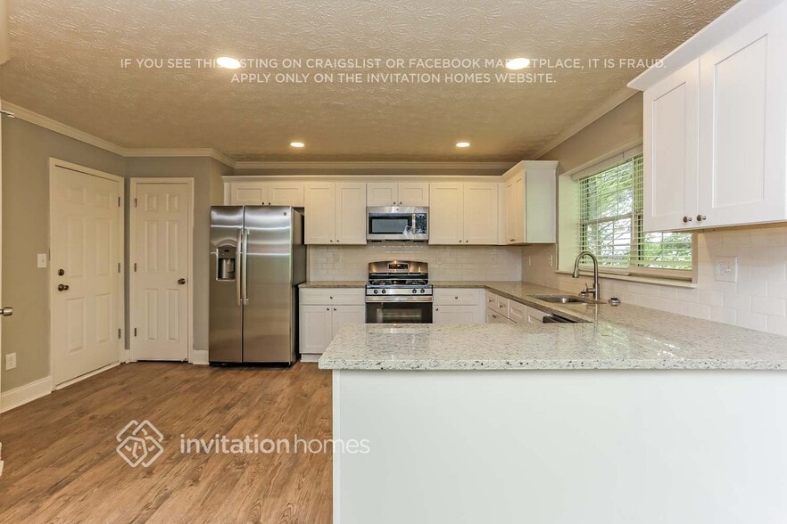 Building Photo - 3755 Oak Park Dr