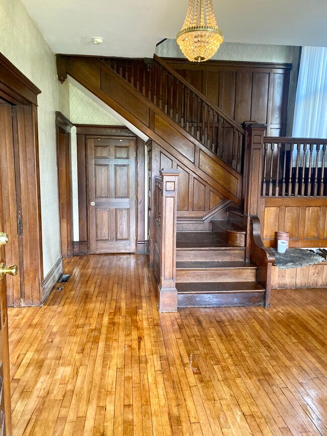 Building Photo - 1555 5th Ave