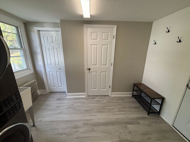 Building Photo - Newly Renovated 3-Bedroom, 2.5-Bath Home i...