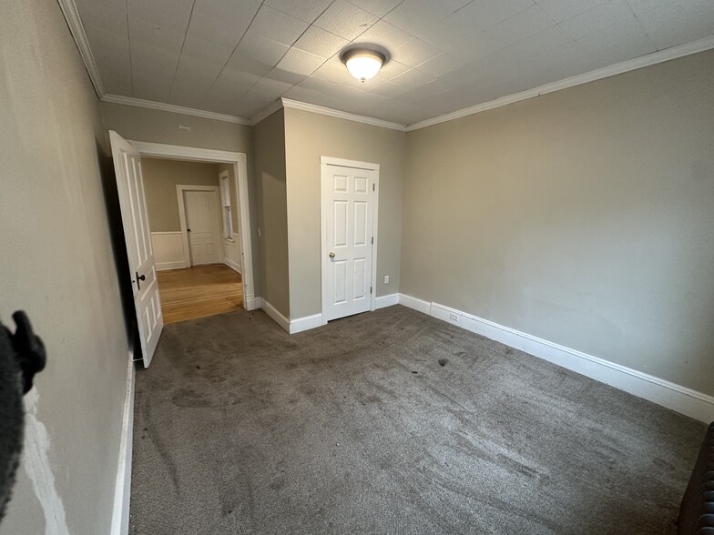 Building Photo - 934 Barland St