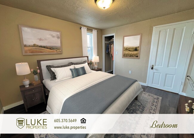 Building Photo - 310 W 18th St