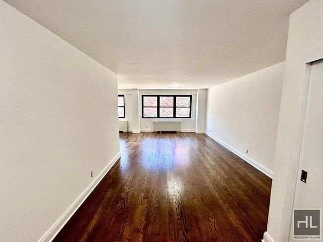 Building Photo - 401 E 88th St