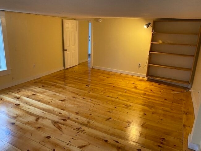 Building Photo - 227 Bridge St