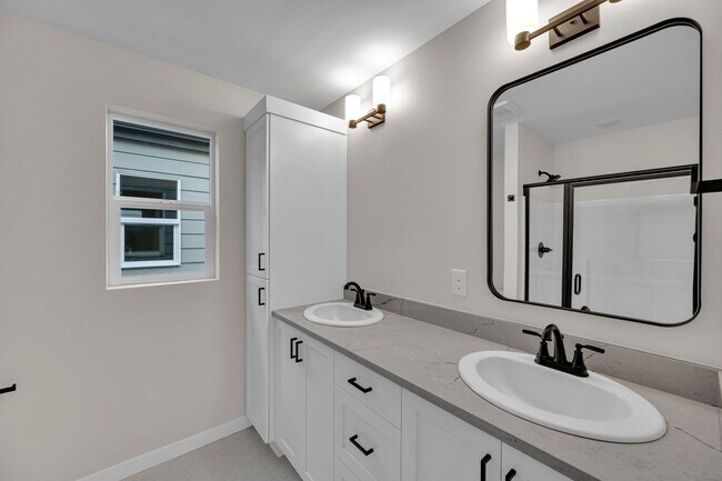 Building Photo - Move In Special Up to 3 Month's Free- Newb...