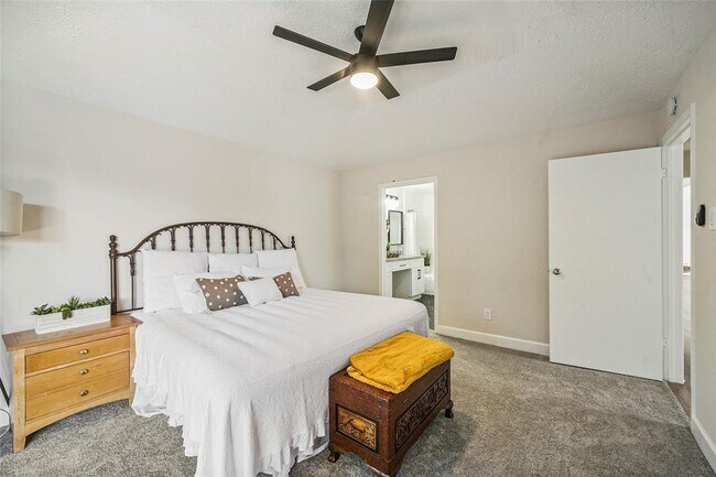 Building Photo - 9318 Beringwood Dr
