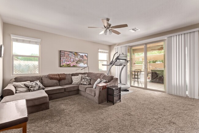 Building Photo - 729 W Silver Reef Dr