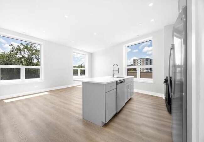Primary Photo - 2 bedroom in CHICAGO IL 60630