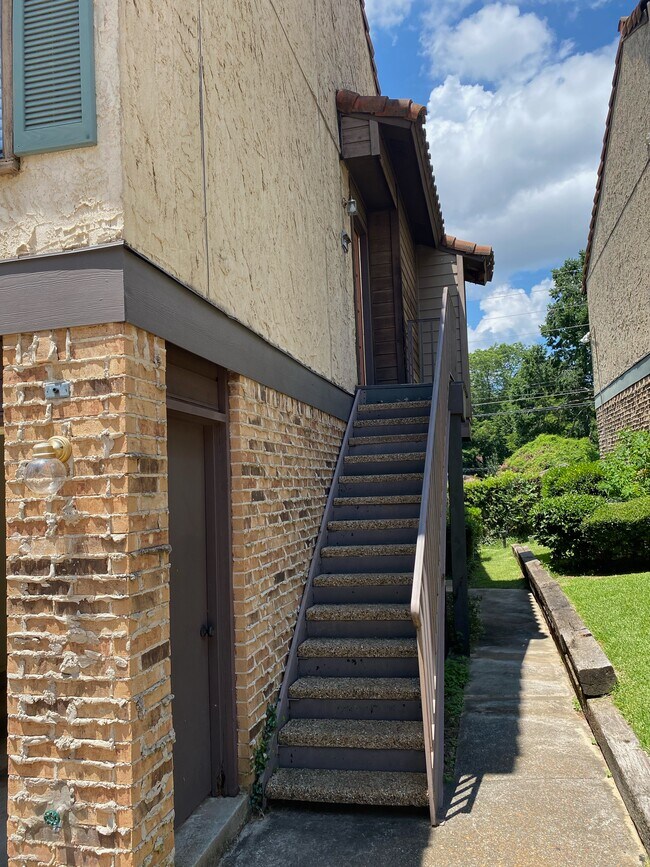 Building Photo - 3100 Fairfield Ave