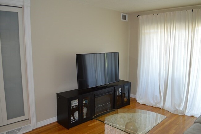 Building Photo - 790 Hyde Park Ave