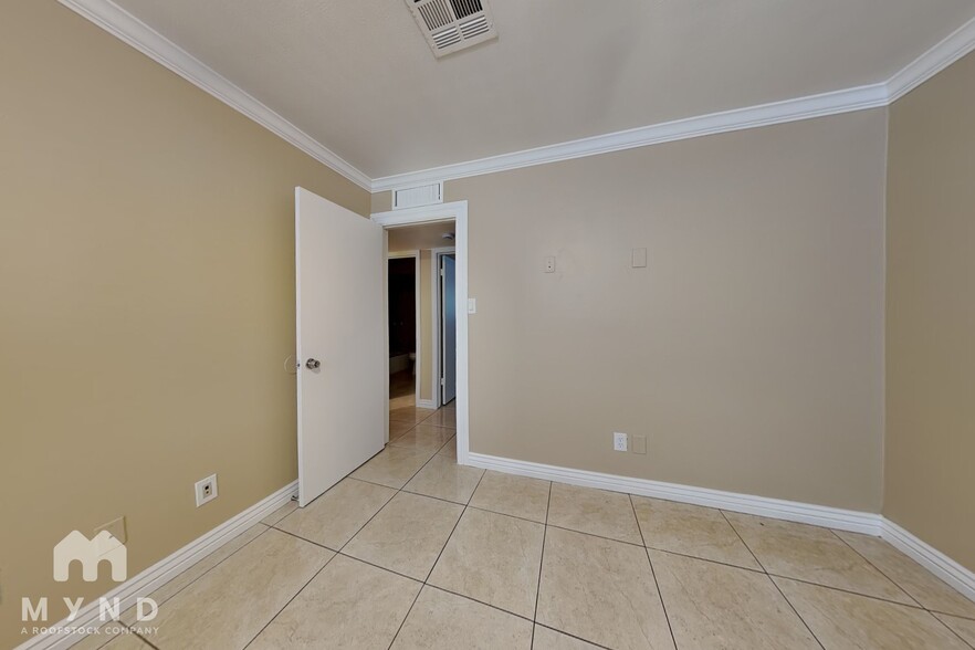 Building Photo - 6314 N 30th Dr