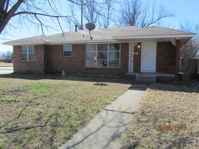 Building Photo - 4 bed - 2 bath home in SW OKC