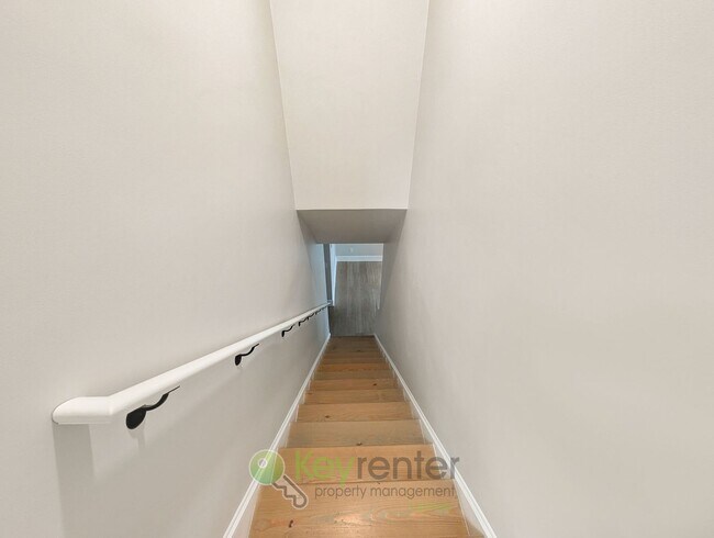 Building Photo - Updated Overbrook Home with Finished Basement & Fenced Yard Near Downtown Greenville