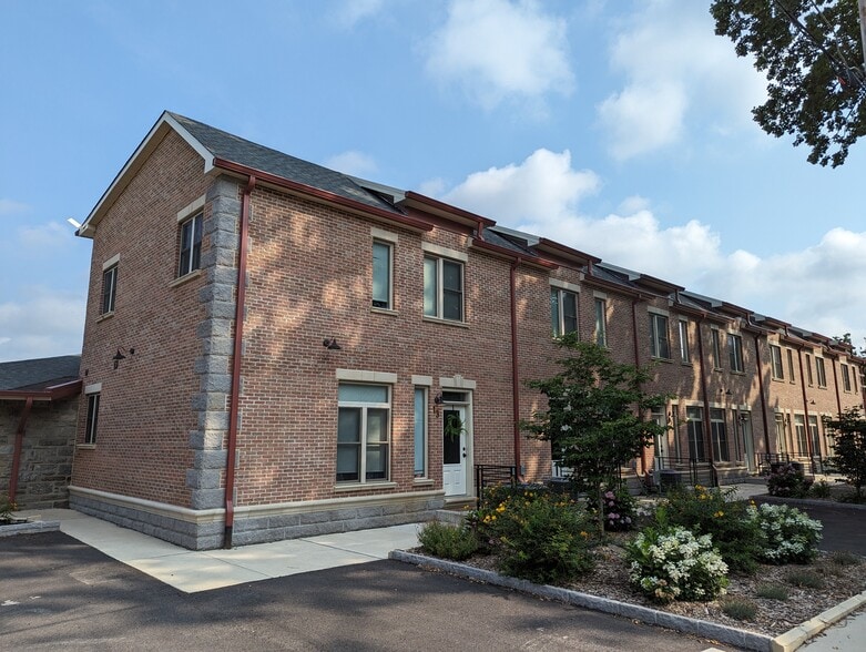 #13 Corner Townhome - 225 W Pastorius St