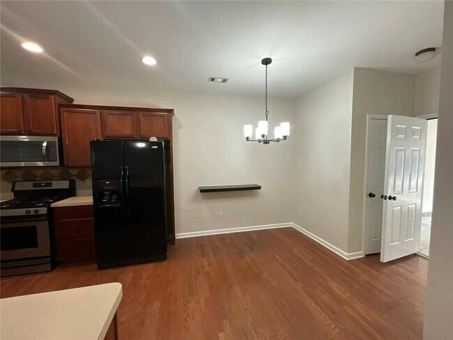 Building Photo - 2882 Cross Creek Dr